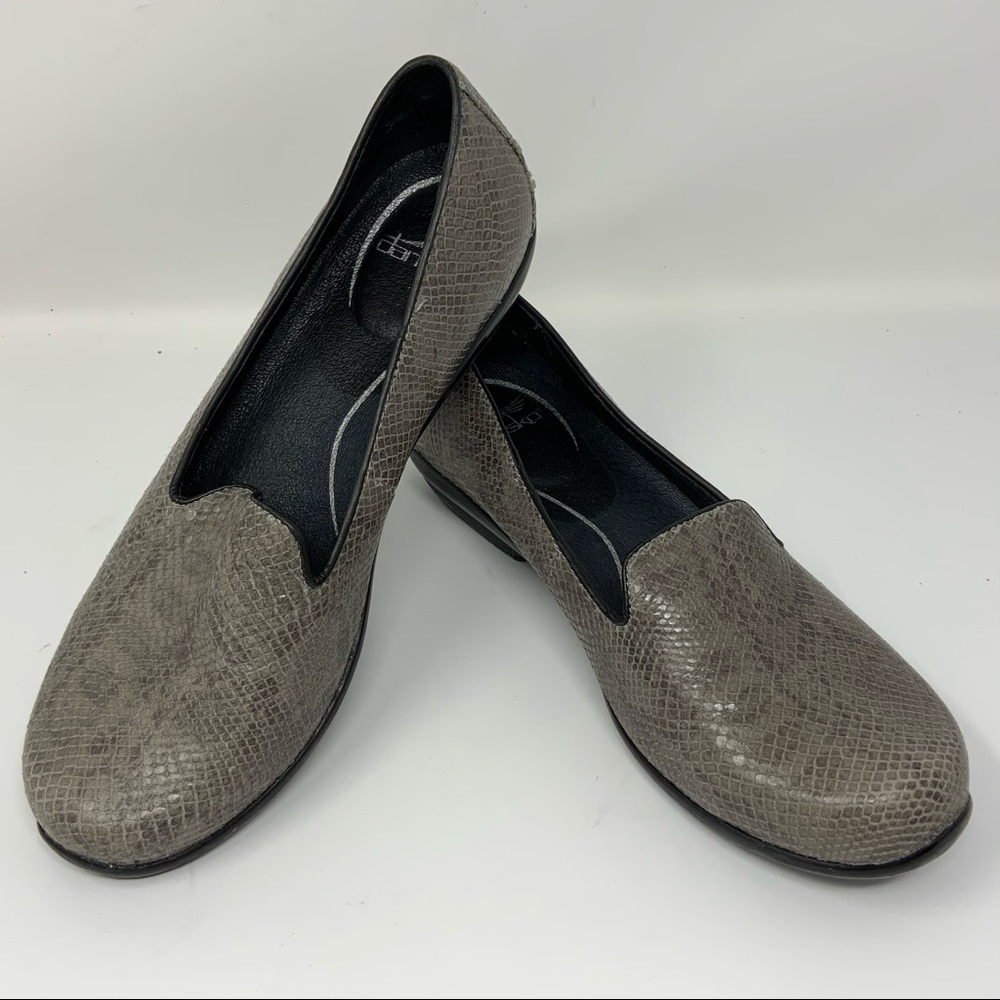 Dansko Women Smoking Loafers.